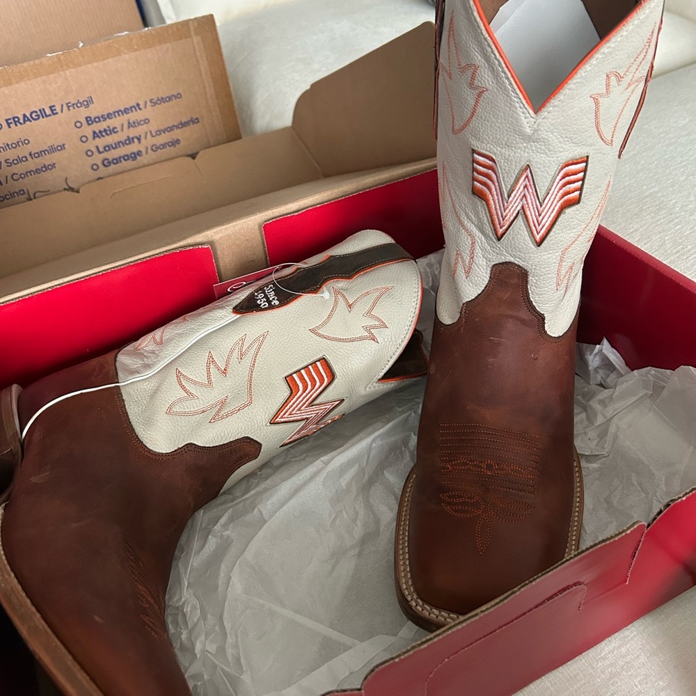 Justin whataburger boots brand new size 10EE